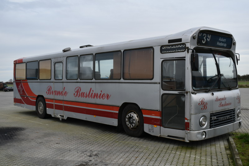 Der var også lidt nostalgi at se. Den gamle Aabenraa-Volvo som man brugte som kaffebus dengang man boede på Taksvej har man kørt med hertil, trods man har fået en flot medarbejderkantine. Det er nemlig den sidste bus i Brande Buslinjer-bemaling, så den smider man ikke ud.