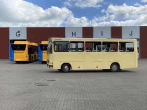Vor Stautrup-bus lige ankommet til Keolis busanlæg i Odense i august 2023, efter at have været malet hos Sydfyns Lak.